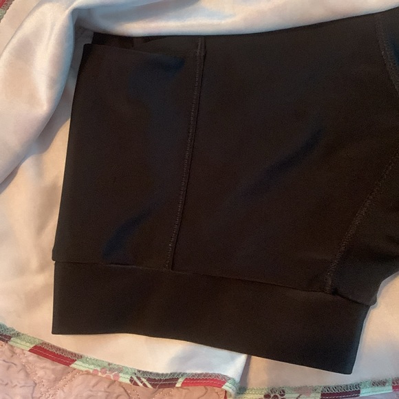 Woman’s Wine Skort - Picture 5 of 5